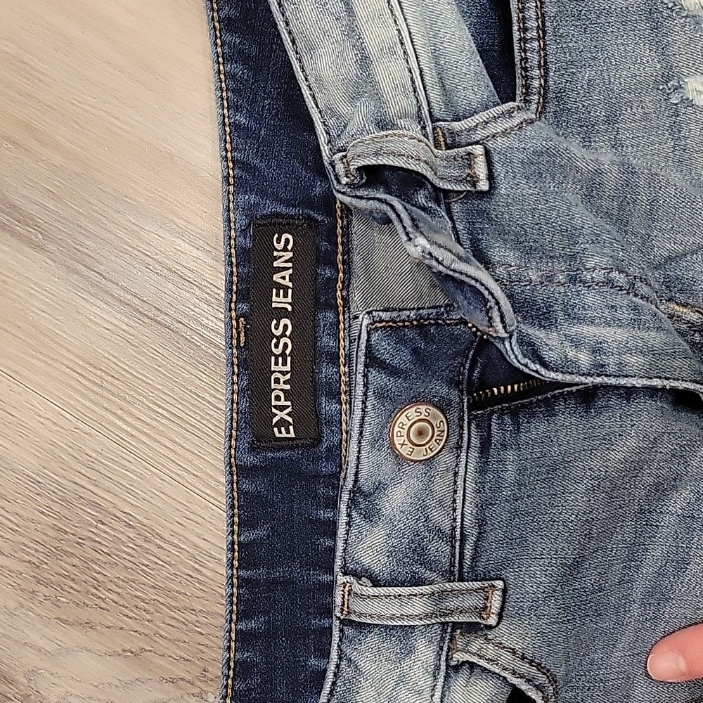 Express Jean Short - Picture 3 of 4